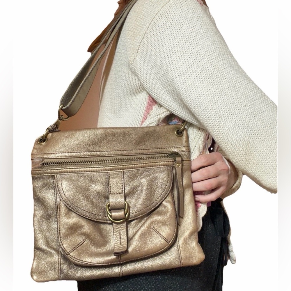 Fossil Small Crossbody Purse Metallic Gold Leather Pockets Key Charm